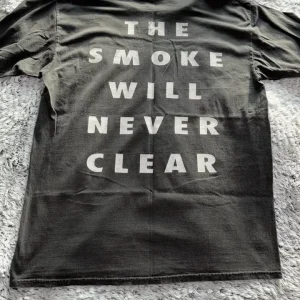 POP SMOKE “THE SMOKE WILL NEVER CLEAR” GRAPHIC T-SHIRT